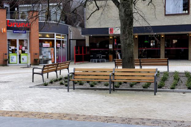 MONTSENY - Banken met rugleuning - GroundLevel straatmeubilair - Escofet