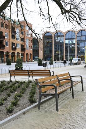 MONTSENY - Banken met rugleuning - GroundLevel straatmeubilair - Escofet