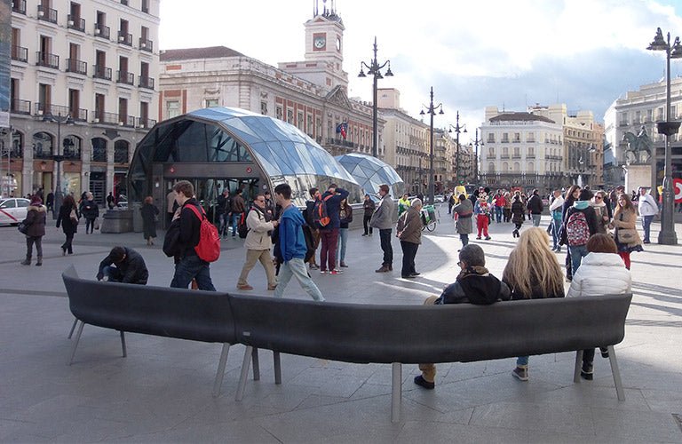 VILNIUS - Banken met rugleuning - GroundLevel straatmeubilair - Escofet