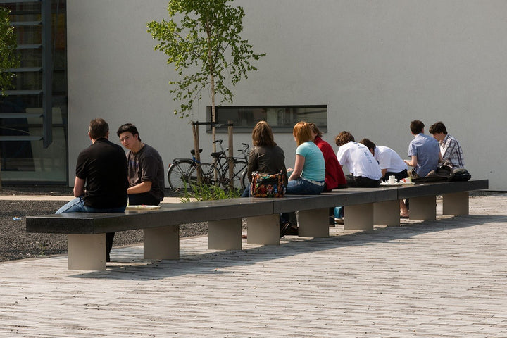 Levit - Vlakke banken - GroundLevel straatmeubilair - Escofet